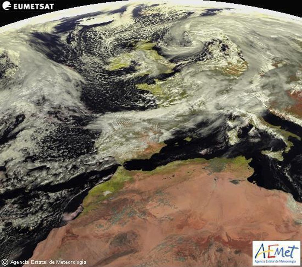 Fotografía del satélite Meteosat para la Agencia Estatal de Meteorología (Aemet)), que prevé para este miercoles, nuboso con viento y lluvia en el litoral gallego y temperaturas diurnas en ascenso en la Península, excepto en el Mediterráneo. 