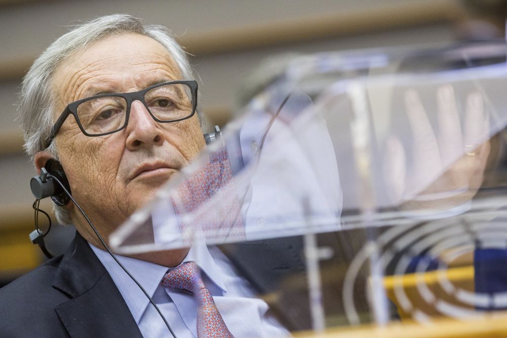 El presidente de la Comisión Europea, Jean-Claude Juncker, pronuncia su discurso durante la sesión plenaria del Parlamento Europeo sobre el "libro blanco" y el futuro de Europa tras el "brexit".