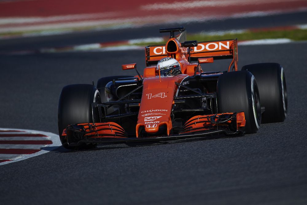 El piloto español de McLaren Fernando Alonso durante la tercera sesión de entrenamientos oficiales.