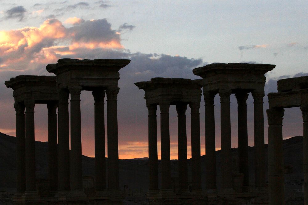 Foto de archivo tomada el 5 de junio de 2016 del Tetrapyton, un monumento formado por 16 columnas, en Palmira (Siria). 