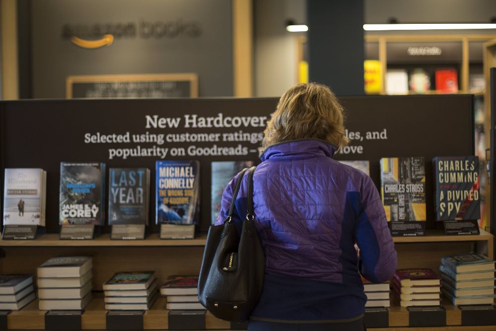 Una tienda de Amazon Books en el centro comercial Legacy Place de Dedham, Estados Unidos.