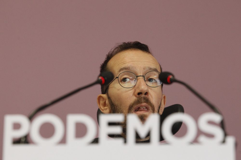 El secretario de Organización de Podemos, Pablo Echenique, durante la rueda de prensa que ha ofrecido.