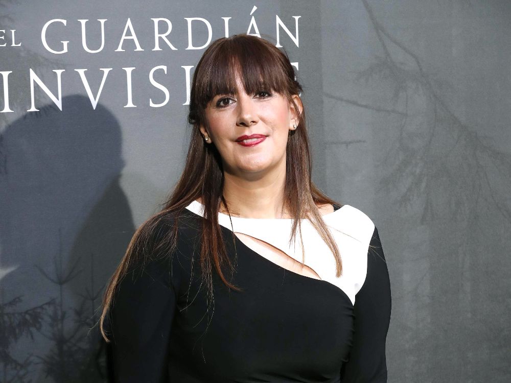 La escritora Dolores Redondo, a su llegada a la premiere de la película "El guardián invisible". 