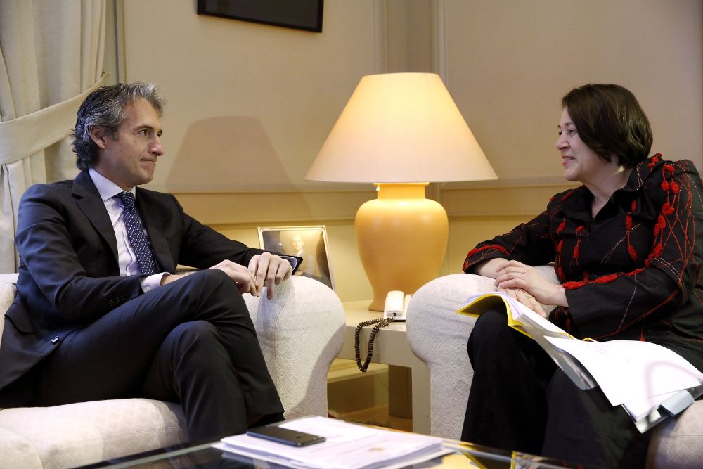 El ministro de Fomento, Íñigo de la Serna, se reunió ayer con la comisaria europea de Transporte, Violeta Bulc.