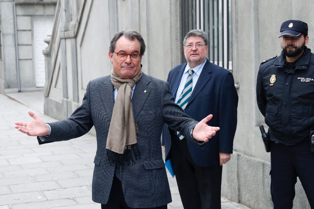 El expresident de la Generalitat Artur Mas, a su salida del Tribunal Supremo tras declarar por la consulta del 9N.