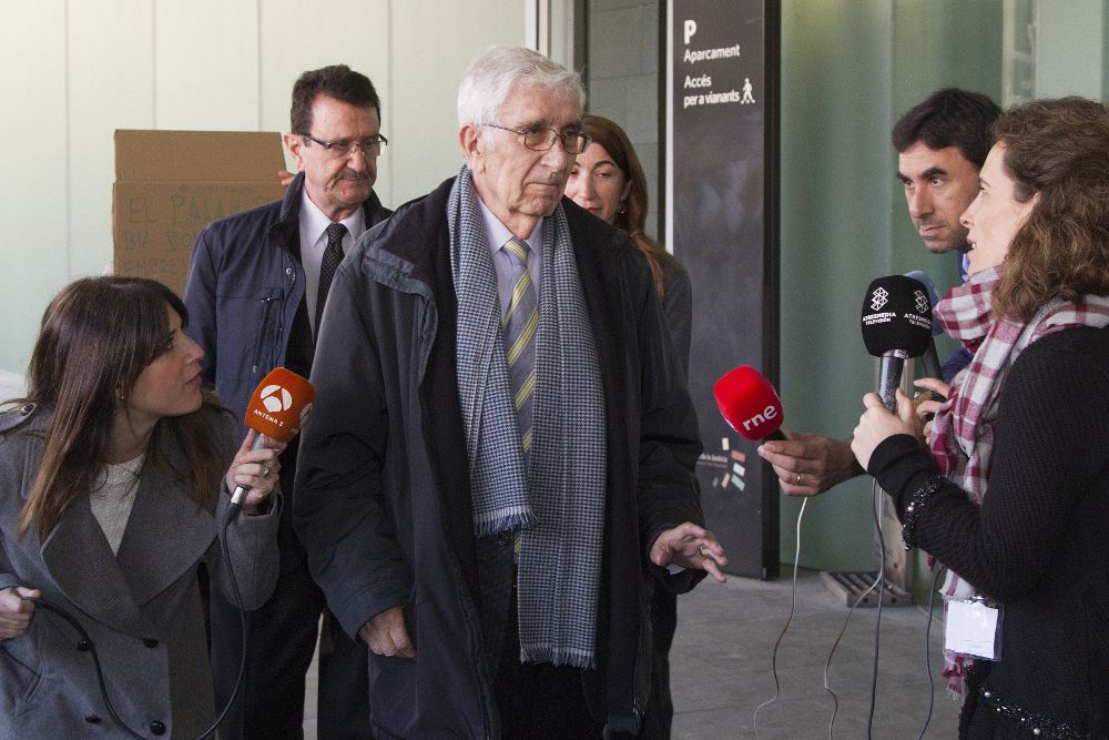 El extesorero de CDC Daniel Osacar (c) a su llegada a la Ciudad de la Justicia de Barcelona.