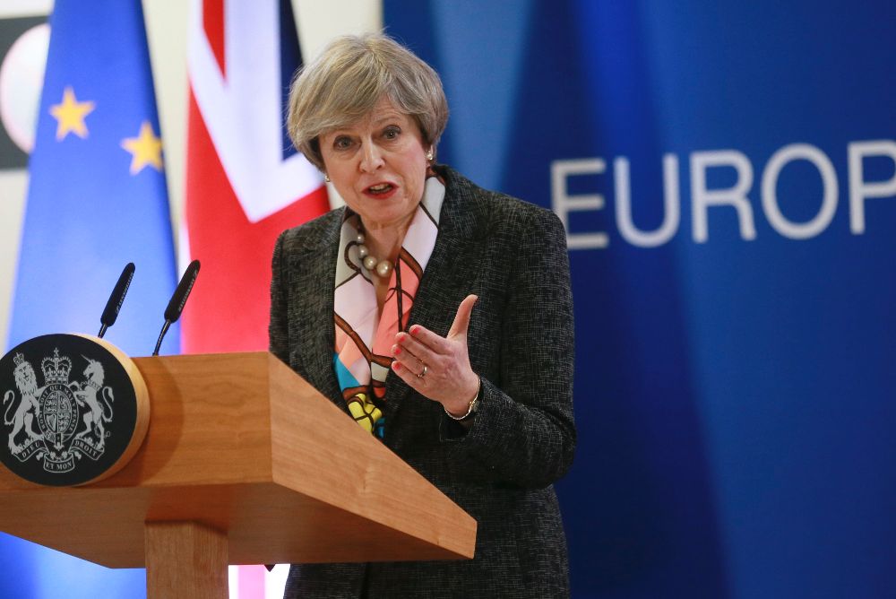 La primera ministra del Reino Unido, Theresa May, ofrece una rueda de prensa durante la cumbre de verano de la Unión Europea, en Bruselas.