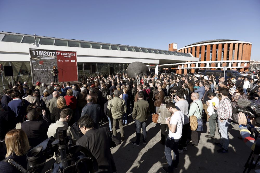 Vista general del homenaje en recuerdo de las víctimas de los atentados del 11 de marzo de 2004, en la estación de Atocha, donde explosionó uno de los trenes.