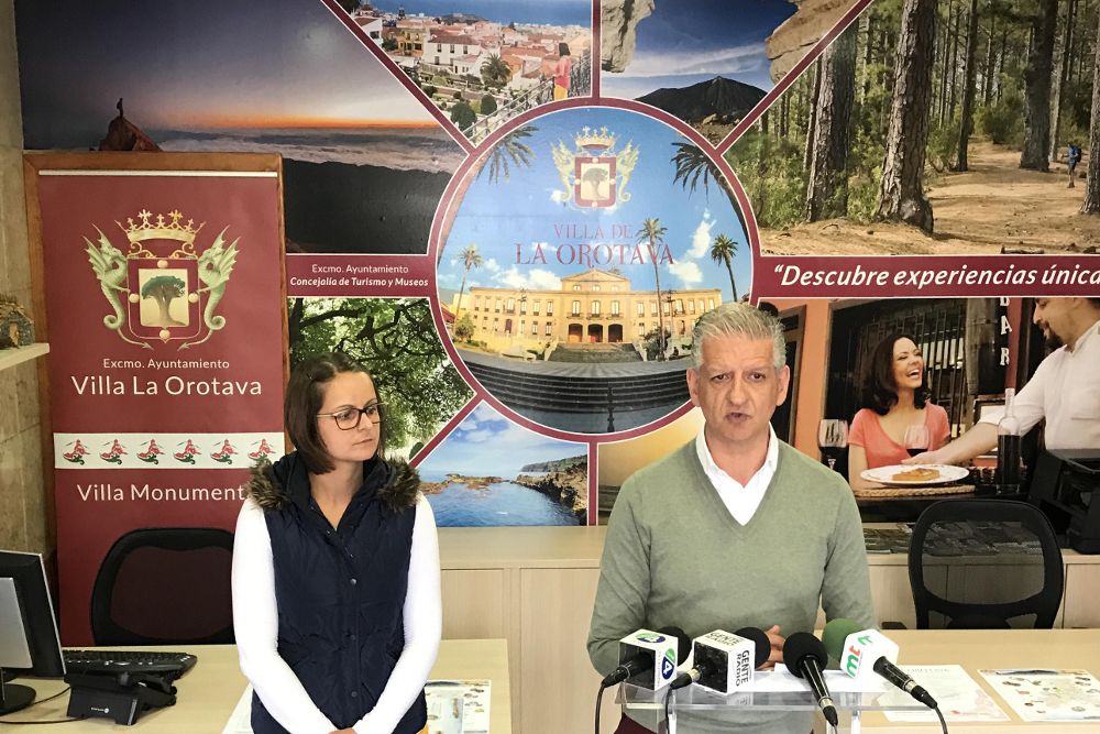 Delia Escobar y Francisco Linares, en la rueda de prensa de ayer, en la Oficina de Turismo de La Orotava.