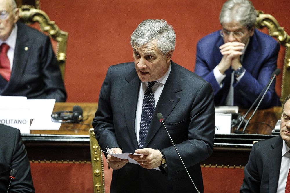 Antonio Tajani (c).
