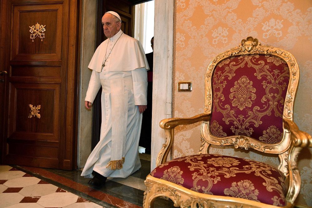 El papa Francisco antes de una audiencia privada en Ciudad del Vaticano, hoy, 23 de marzo.