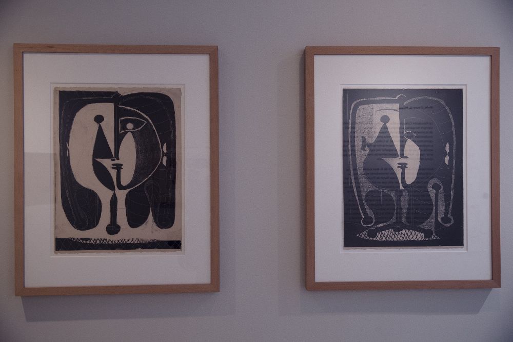 Dos obras de Pablo Picasso "Figura Estilizada" que forman parte de las 88 obras que se muestran en las exposiciones: "Junto al aura de Picasso" y "Arte recuperado (1916-1957), en Málaga.