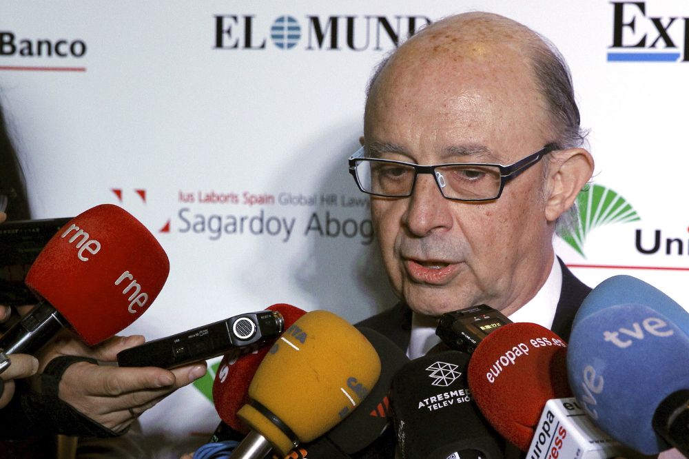 El ministro de Hacienda, Cristóbal Montoro, antes de inaugurar el encuentro "Impuestos, gastos y déficit fiscal".