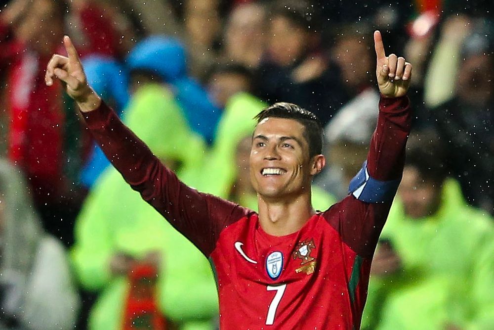 Cristiano Ronaldo con la camiseta de la selección de Portugal.