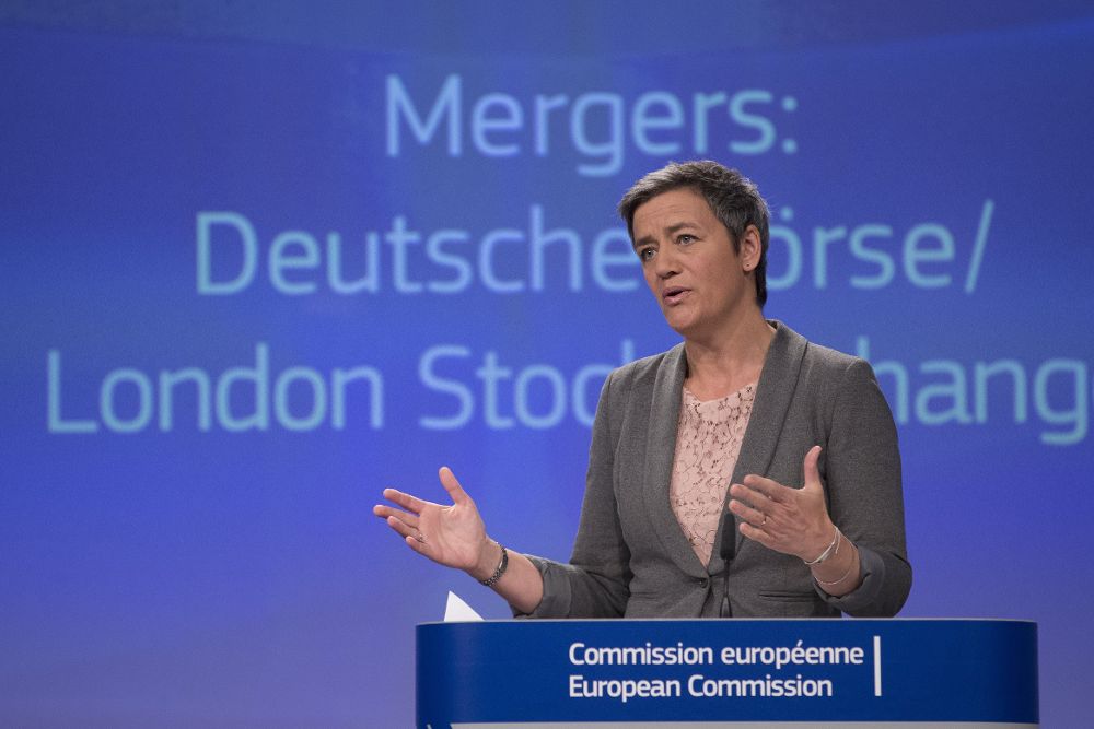 La comisaria europea de la Competencia, Margrethe Vestager, informa de la propuesta de fusión.