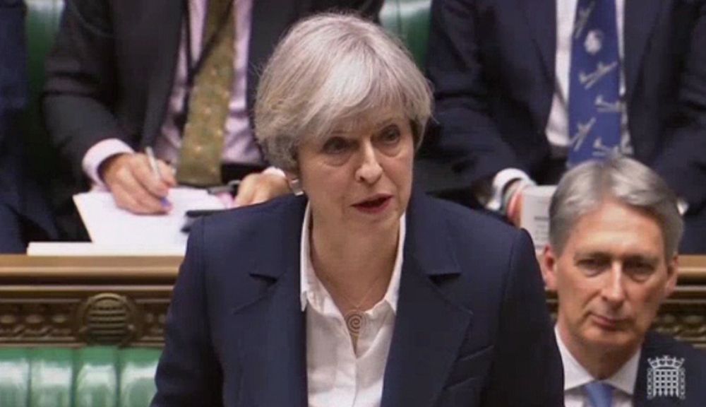 Imagen de televisión del Parlamento Británico que muestra a la primera ministra británica, Theresa May durante la intervención en la que confirmó que el Reino Unido ha invocado el Artículo 50 del Tratado de Lisboa, que inicia las negociaciones para la retirada del país de la Unión Europea (UE).