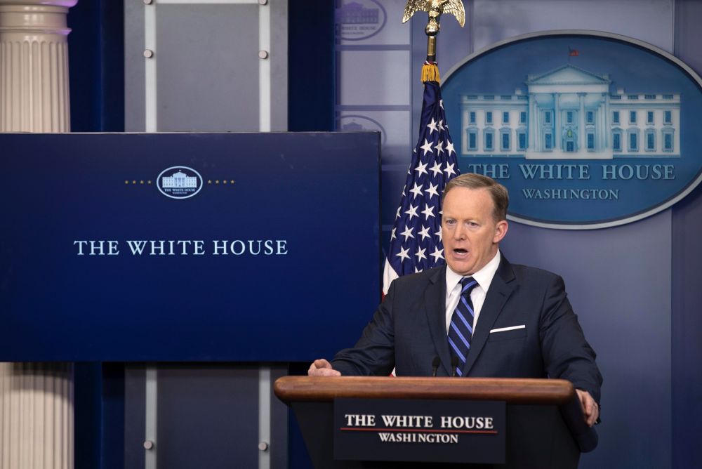 El portavoz de la Casa Blanca, Sean Spicer, responde a las preguntas de los periodistas.