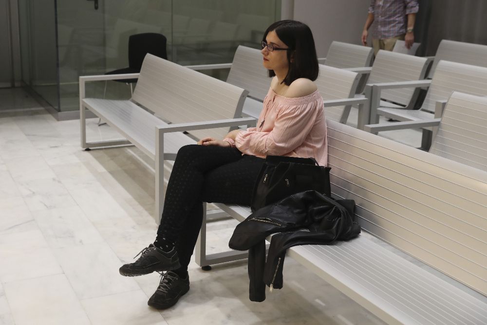 Cassandra, la tuitera que se mofó en Twitter del asesinato de Luis Carrero Blanco, se ha sentado en el banquillo de la Audiencia Nacional acusada de enaltecimiento del terrorismo.