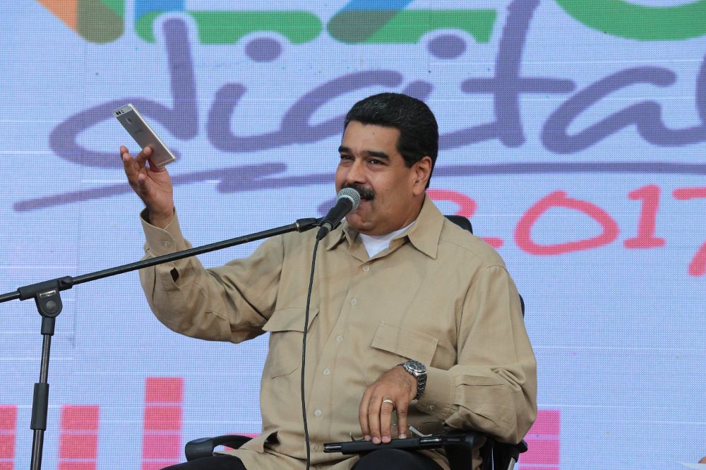 Nicolás Maduro hablando durante un acto con simpatizantes transmitido por la televisión estatal VTV ayer, viernes.