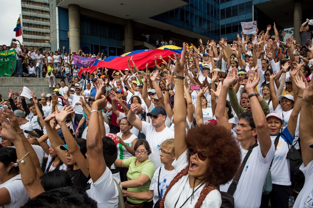 Manifestación, hoy, sábado, en Caracas, en demanda de la "restitución del hilo constitucional" y de la celebración de elecciones.