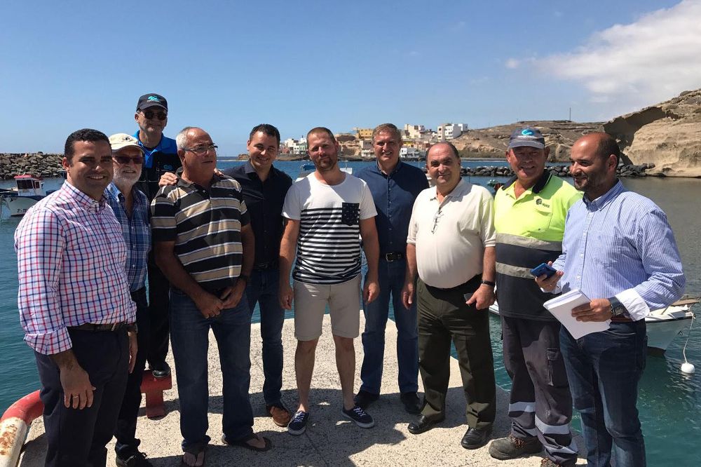 Las autoridades regionales y locales se reunieron con los pescadores en San Miguel.