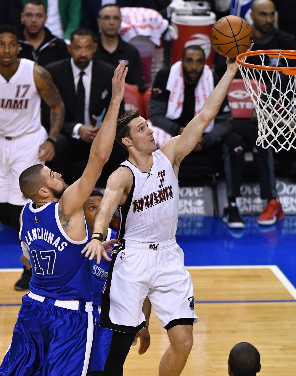 El jugador de Miami Heat, Goran Dragic (d).
