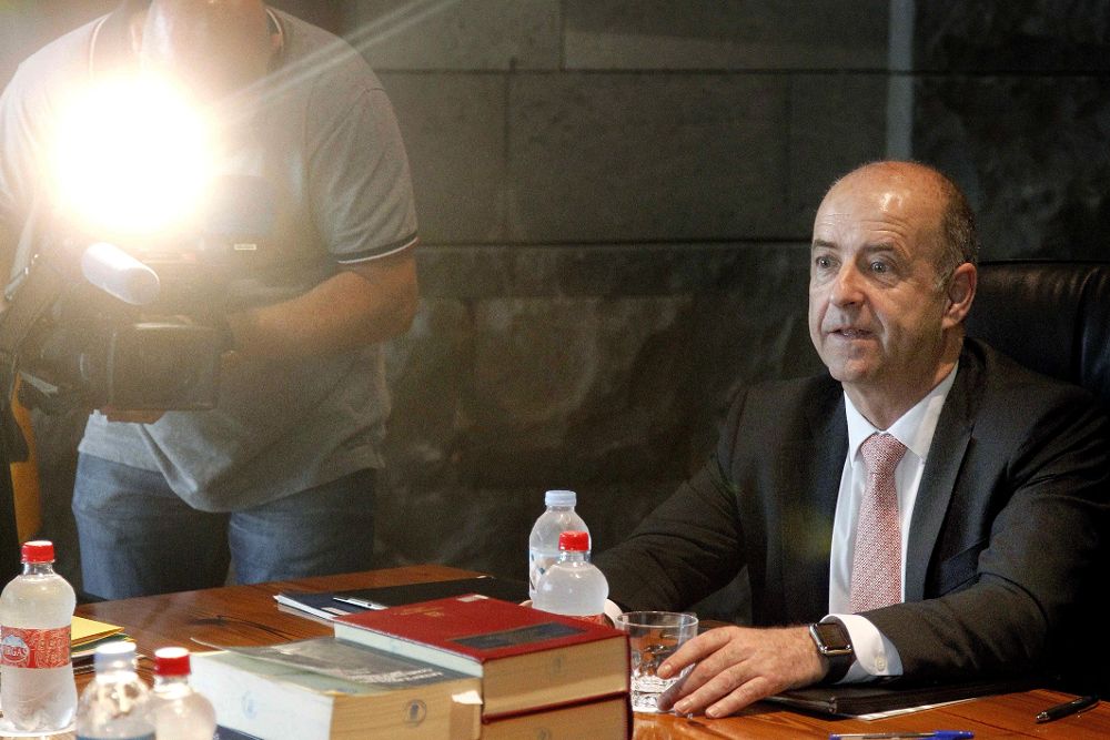 El consejero de Economía del Gobierno de Canarias, Pedro Ortega, durante la reunión semanal del Consejo de Gobierno.