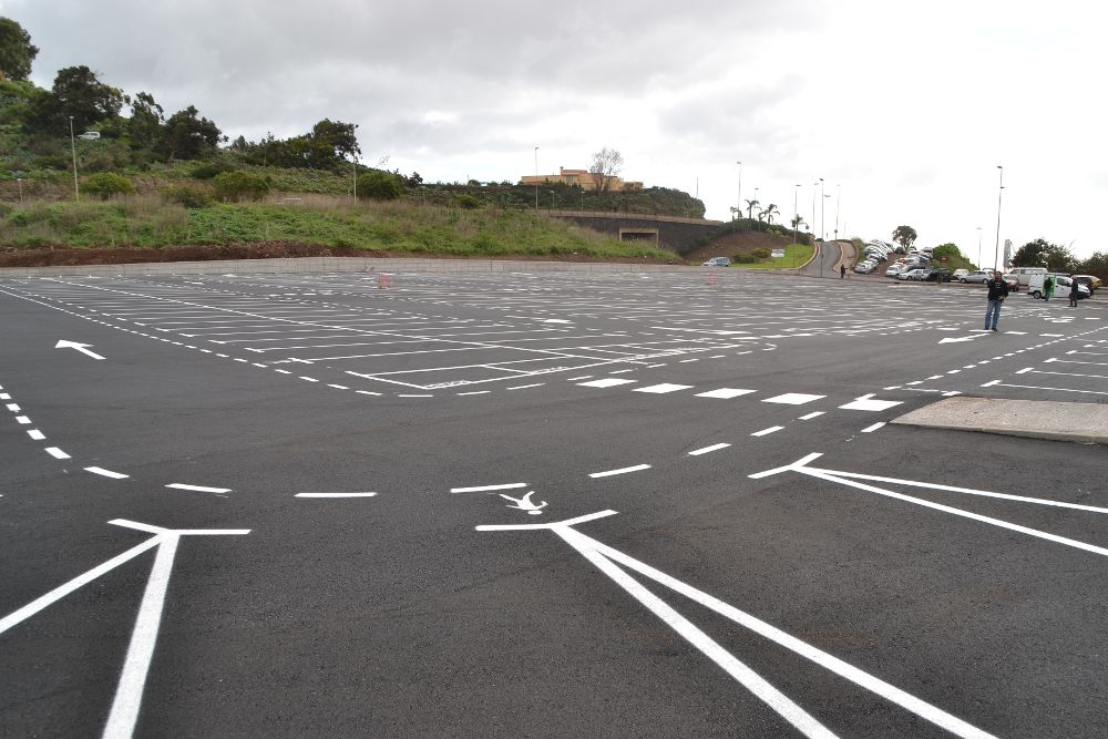 El aparcamiento tiene una situación estratégica, cerca de la Vía de Ronda y, a su vez, del centro de la ciudad.