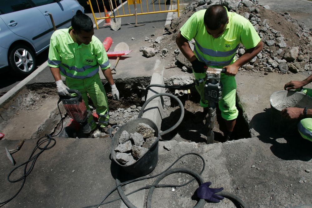 El Plan E de Zapatero regó las calles de España de pequeñas obras como fórmula para paliar el desempleo.