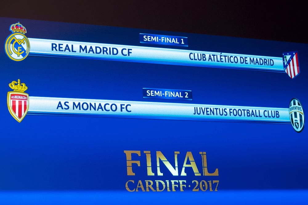 Una pantalla muestra el resultado del sorteo de las semifinales de la Liga de Campeones celebrado en Nyon (Suiza) hoy, 21 de abril de 2017.