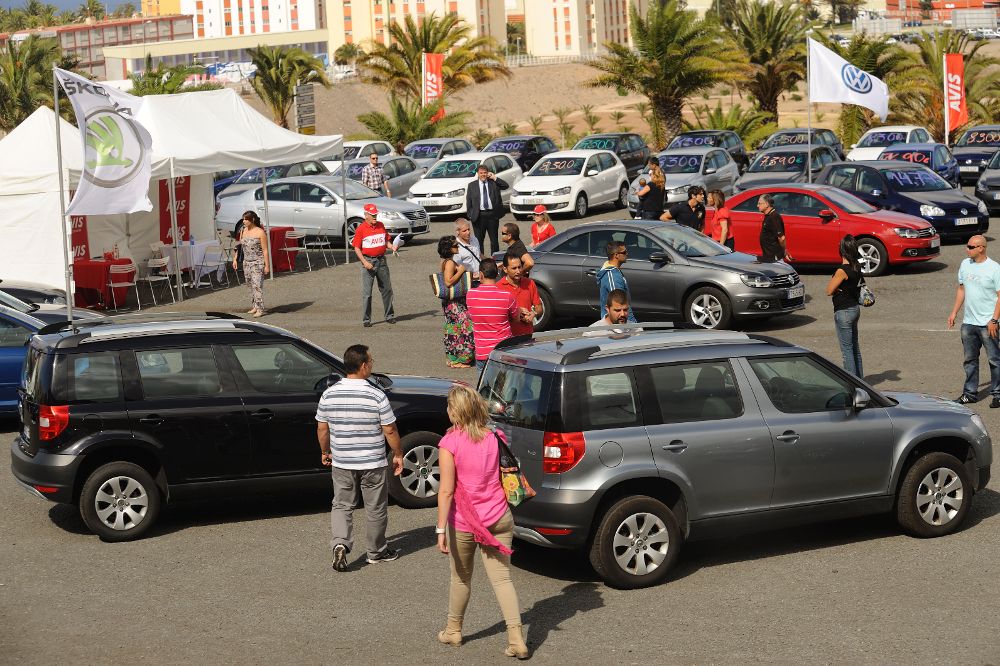 Una feria de venta de coches de alquiler usados en Las Palmas, en una imagen de archivo.