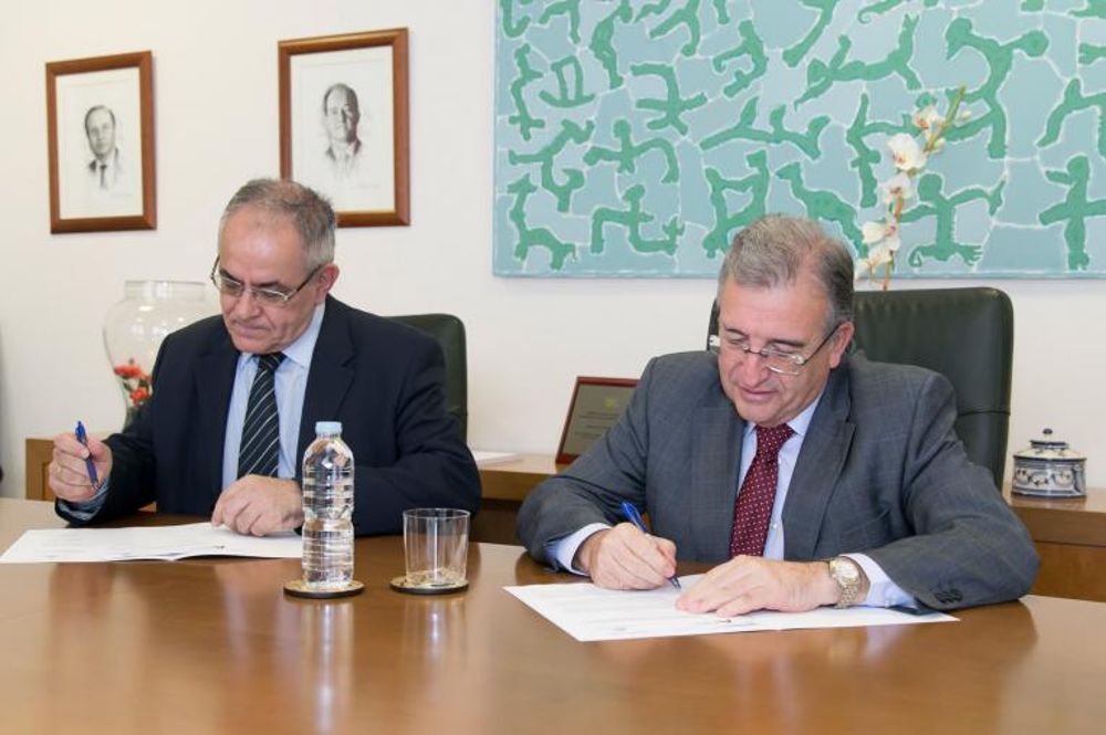 El Comisionado de Transparencia (iz) con el presidente de la Audiencia de Cuentas de Canarias.