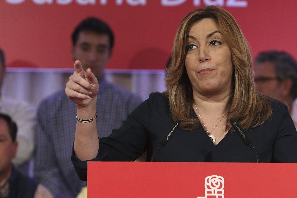 La precandidata a la Secretaría General del PSOE, Susana Díaz, interviene durante un encuentro con militantes y simpatizantes de la provincia de Ciudad Real, dentro del proceso de primarias.