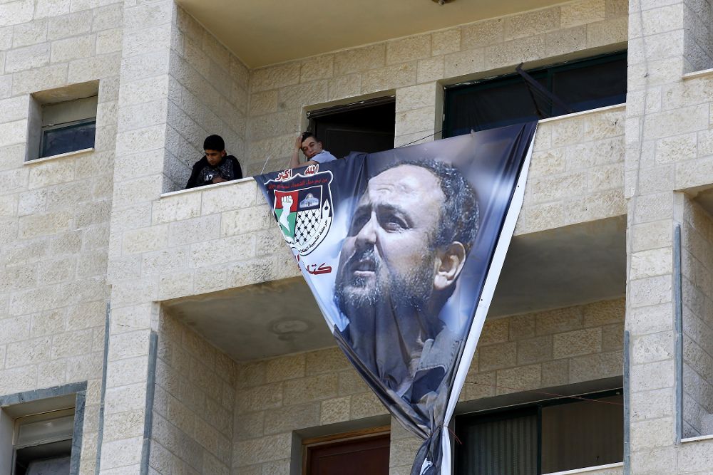 Vista de una imagen del líder encarcelado de Al Fatah, Marwan Barguti.