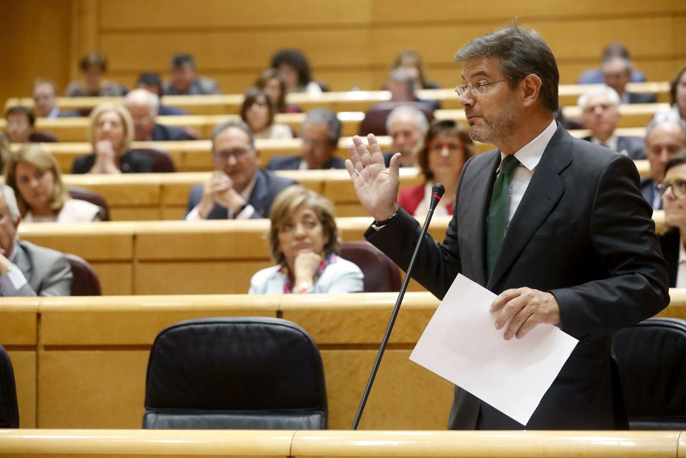 El ministro de Justicia, Rafael Catalá, durante su intervención en la sesión del control al Gobierno celebrada esta tarde en el Senado.