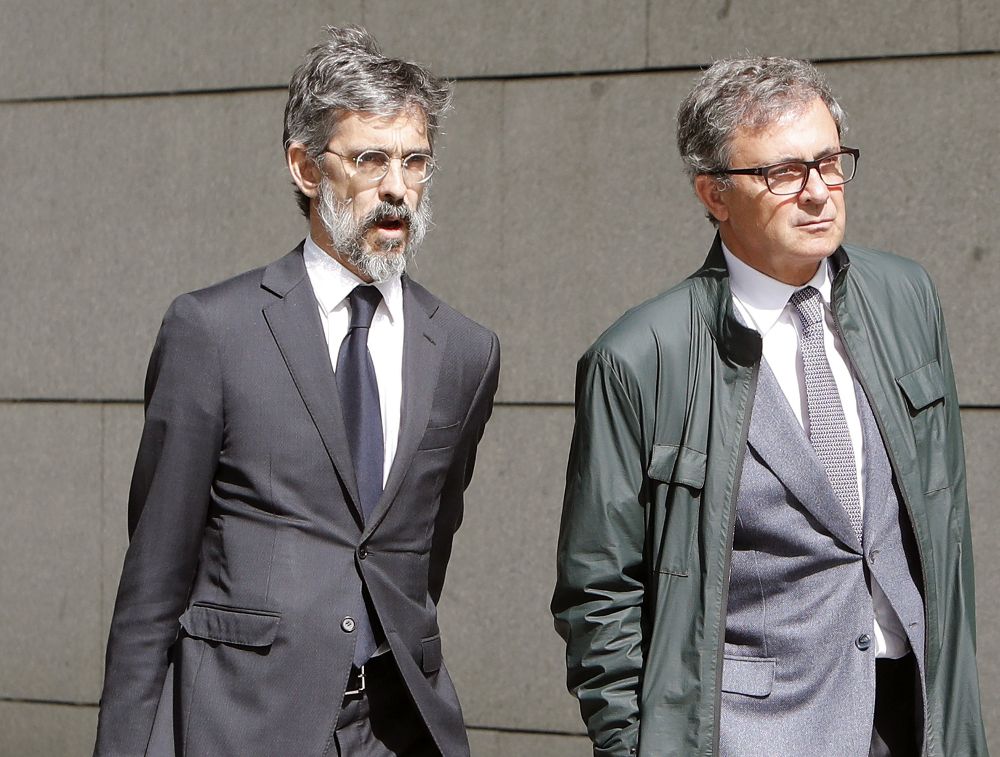 Jordi Pujol Ferrusola (d), el primogénito del expresidente catalán, acompañado de su abogado, Cristóbal Martell.