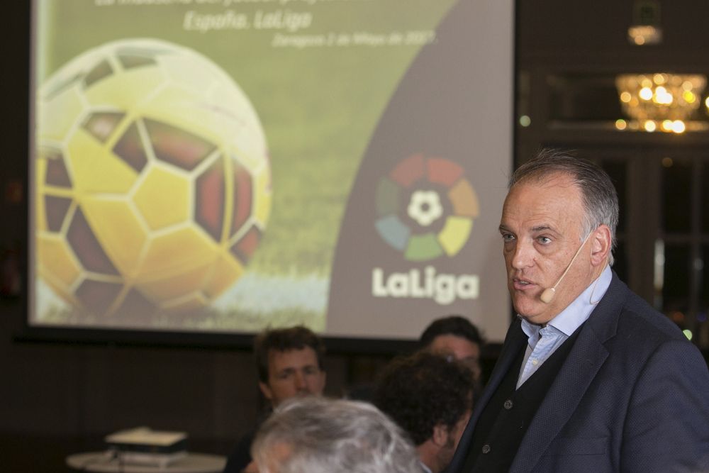 El presidente de la Liga de Fútbol Profesional, Javier Tebas, durante un almuerzo-coloquio con el Círculo Aragonés de Economía.