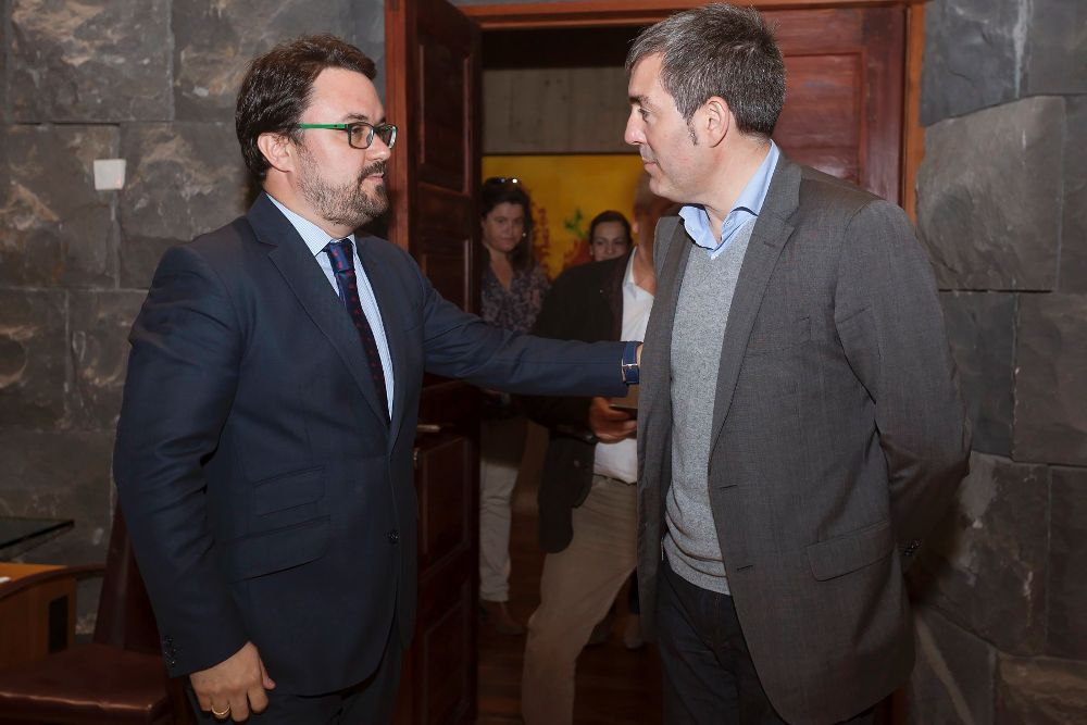 Asier Antona con el presidente del Gobierno de Canarias, Fernando Clavijo en un encuentro pasado.