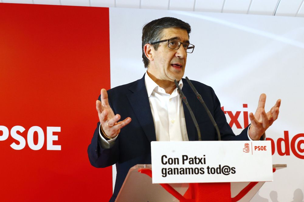 El candidato a las primarias del PSOE Patxi López en una rueda de prensa celebrada en Madrid, tras concluir la verificación de avales.
