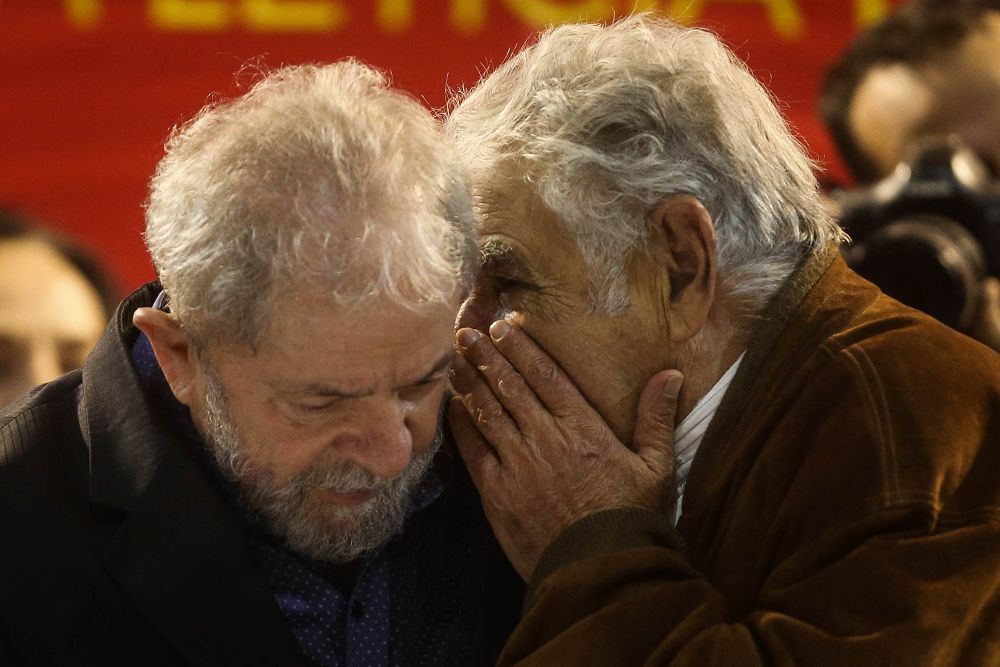 Lula da Silva (i), de Brasil, y José Mujica (d), de Uruguay.