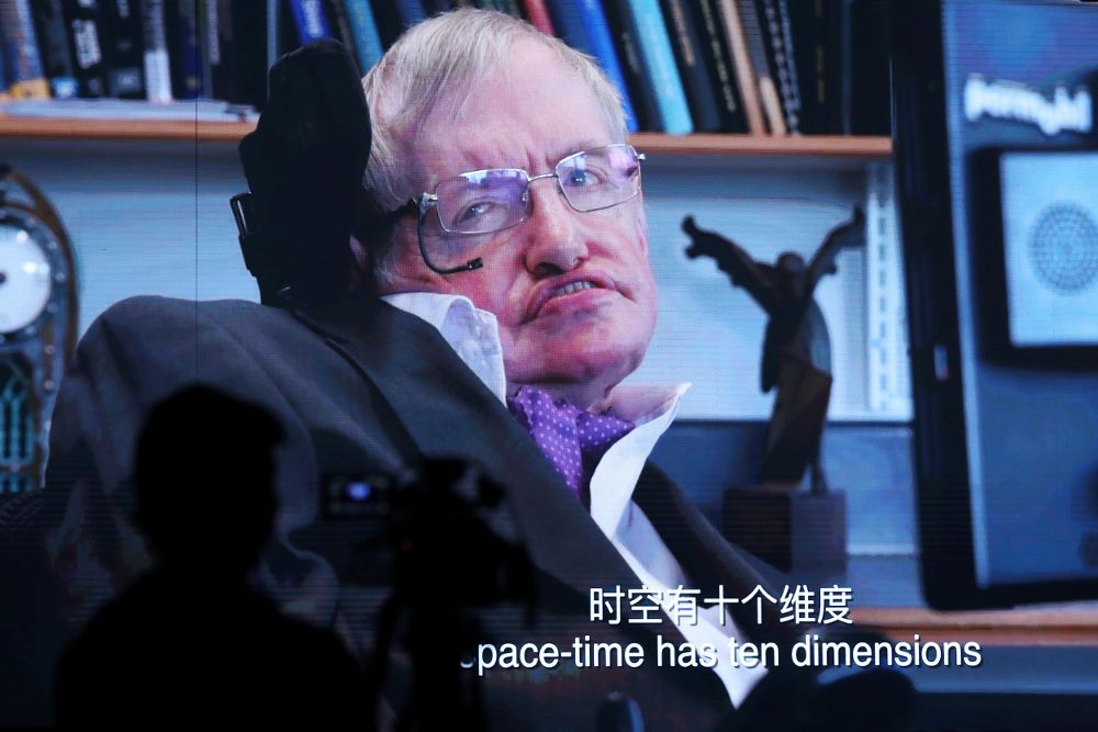 Stephen Hawking durante una vídeoconferencia, en la Conferencia de Internet Móvil Global (GMIC) en Pekín (China).