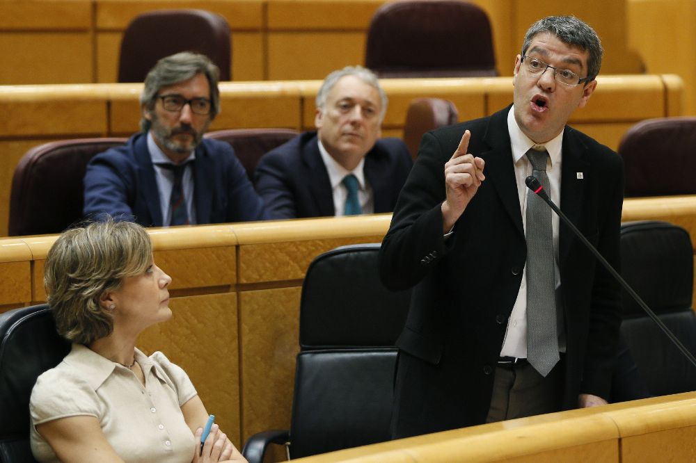 El ministro de Energía, Turismo y Agenda Digital, Álvaro Nadal, responde a una pregunta en la sesión de control al Gobierno, esta tarde en el pleno del Senado.