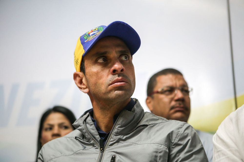 Henrique Capriles durante un acto del gobernador indígena del estado Amazonas, Liborio Guarulla, en Caracas, Venezuela.