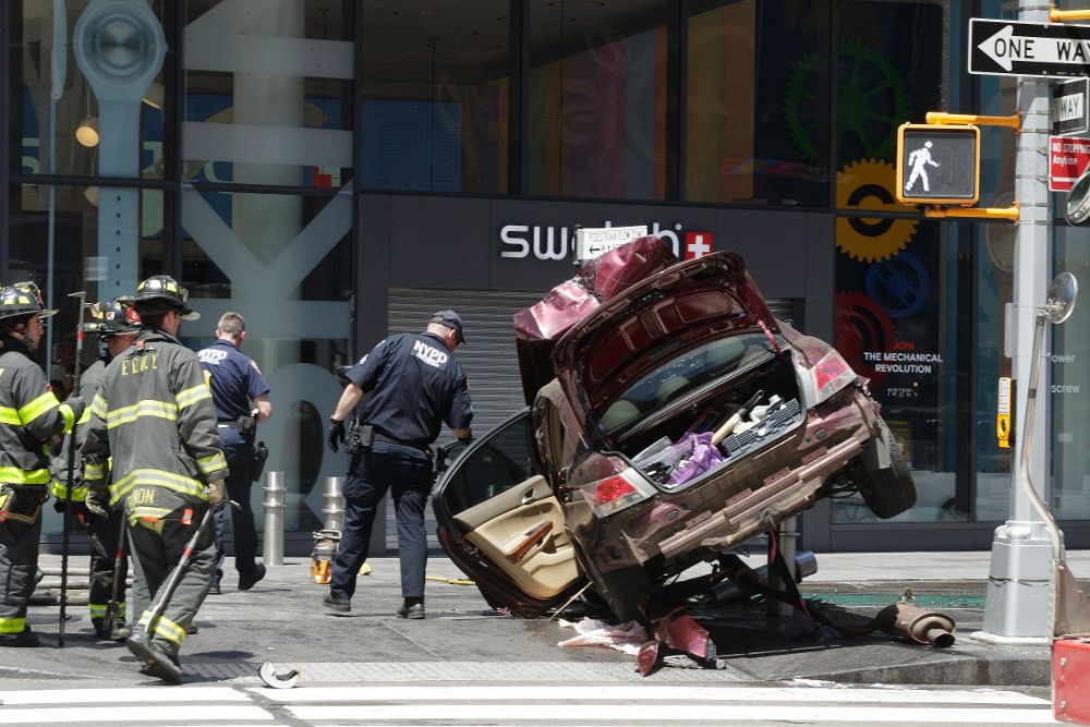 Vista del vehículo que ha atropellado a diez personas en Times Square, Nueva York.