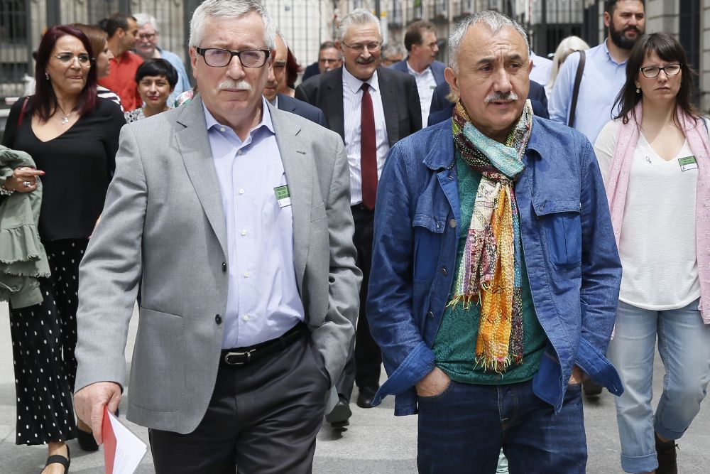 Pepe Álvarez (d) con su homólogo en CCOO, Ignacio Fernández Toxo.