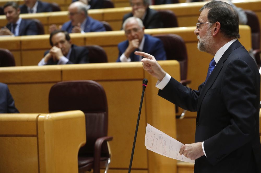 El presidente del Gobierno, Mariano Rajoy, durante su intervención en la sesión de control al Gobierno, esta tarde en el Senado.