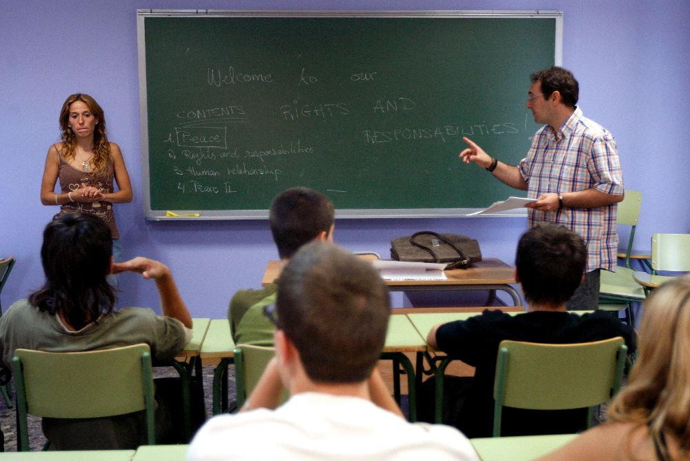 Una clase en el Instituto Público de Ribarroja (Valencia) en una imagen de archivo.