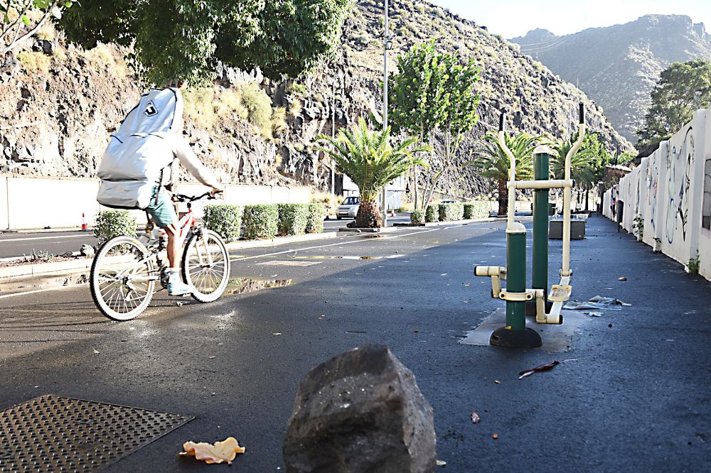 Un tramo con el carril bici actual en la autovía Santa Cruz-Sana Andrés.