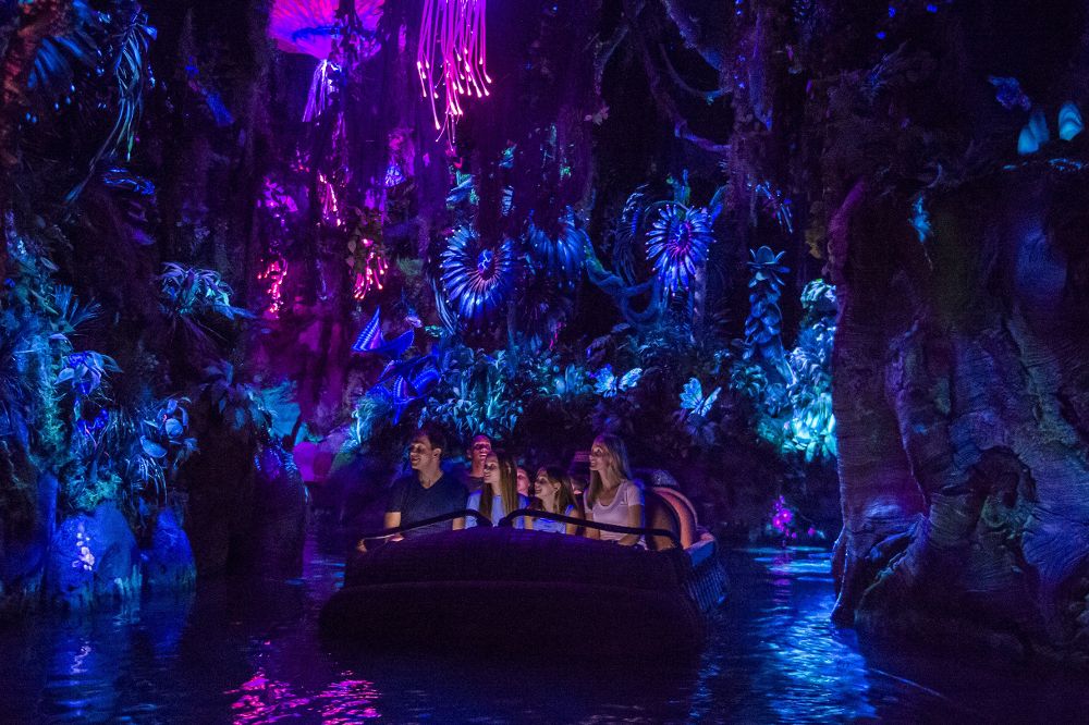 Fotografía cedida hoy, sábado 27 de mayo de 2017, por Disney Parks, de la atracción familiar Na'vi River Journey, incluida en "Pandora, the World of Avatar".