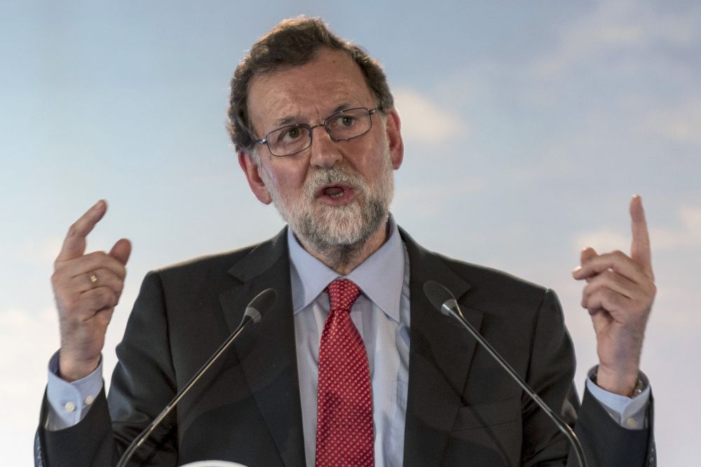 El presidente del Gobierno, Mariano Rajoy durante la clausura esta tarde en Inca, del XII Congreso Insular del PP de Mallorca, que ha reelegido como presidente a Jeroni Salom, único candidato.